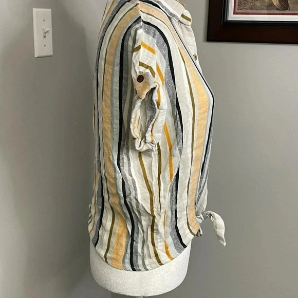 Love Notes Cropped Tie Front Button Down Shirt Size Small - Picture 2 of 4